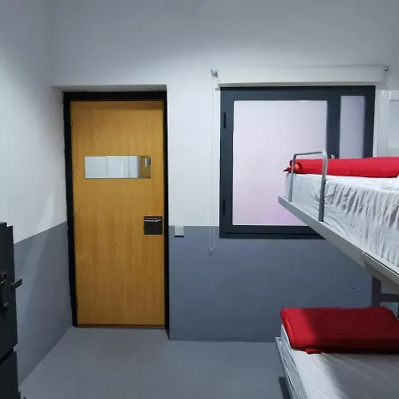Hostel Traveller Box *