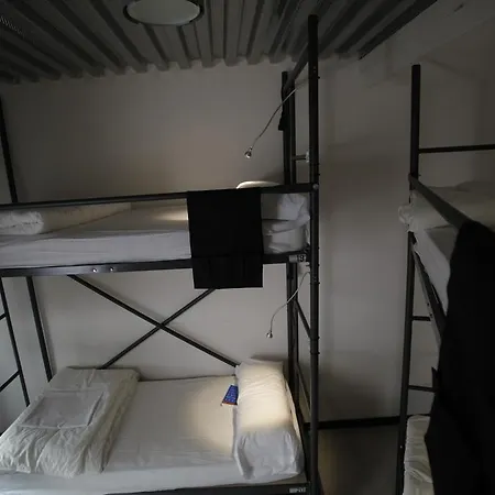 Hostel Traveller Box Seville