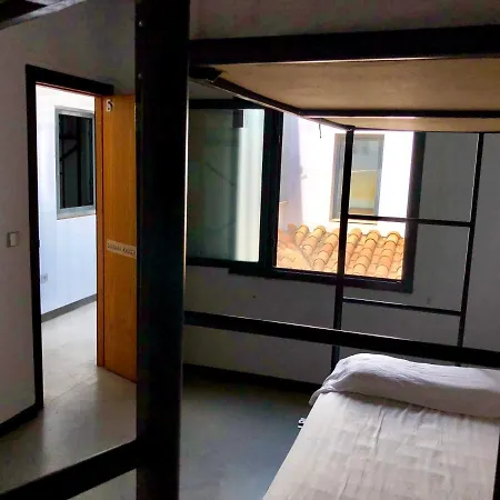 Traveller Box Hostel