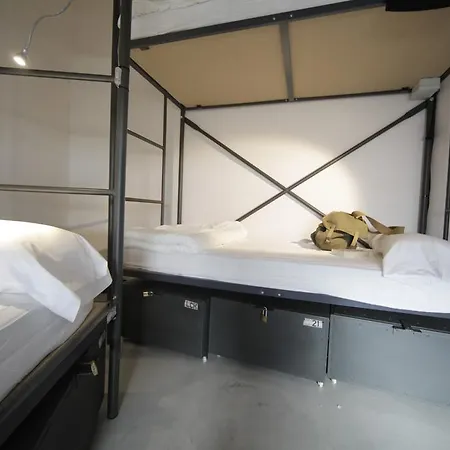 Hostel Traveller Box
