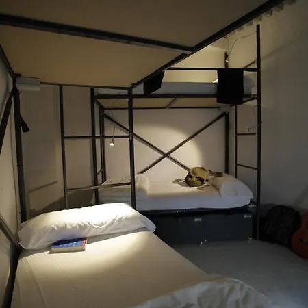 Hostel Traveller Box