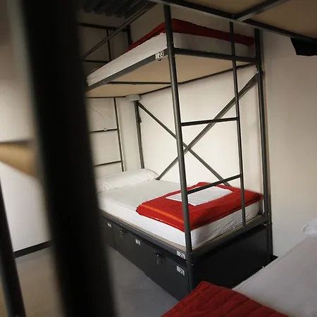 Hostel Traveller Box *